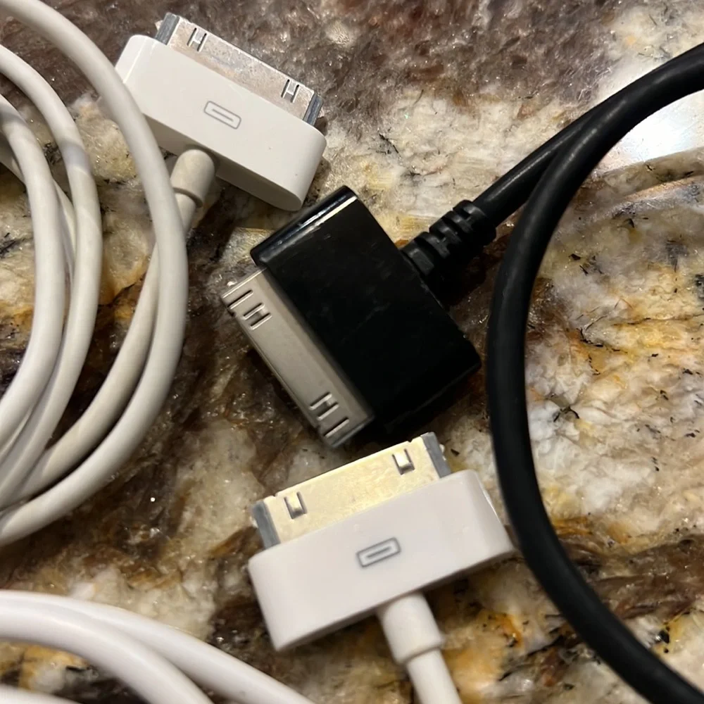 IPhone 4 chargers